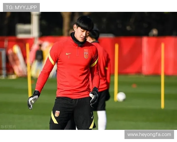 颜骏凌守护荣耀之城展现门将风采引领中国足球新征程